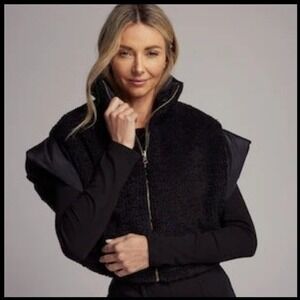 We Are SUNDAYS Black RHEA Vest Women M Reversible Sherpa Quilted Crop Minimalist